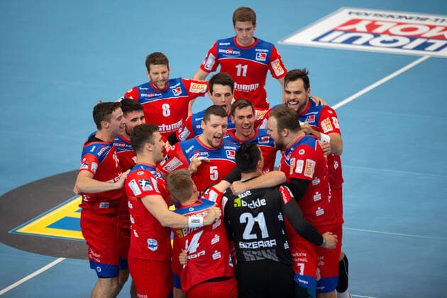 Minden, Deutschland 03.11.2019: 1. Handball-Bundesliga - 2019 2020 - GWD Minden vs. HBW Balingen-Weilstetten Schlussjubel (Balingen) Minden Nordrhein-Westfalen Deutschland Kampa Halle