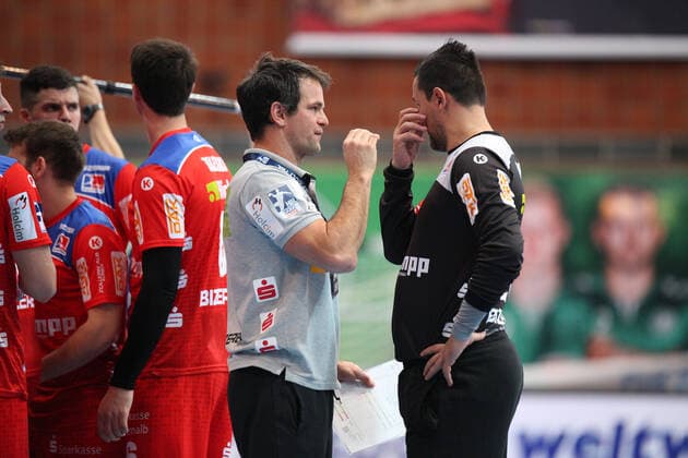 Matthias Flohr (Co-Trainer HBW Balingen-Weilstetten) und Vladimir Bozic (HBW Balingen-Weilstetten 21)(rechts) GER, Handball, 1. Bundesliga, TSV GWD Minden gegen HBW Balingen-Weilstetten, 03.11.2019 Minden Copyright: xStrohdiekx Eibner-Pressefotox EP_jsk