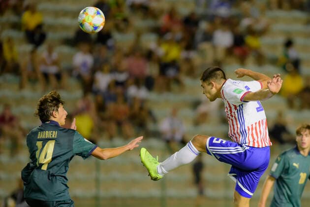 Fußball, U17 WM, Paraguay - Italien Sub 17 Itália e Paraguay BRASÍLIA, DF - 03.11.2019: SUB 17 ITÁLIA E PARAGUAY - Tommaso Barbieri and Rolando Ortiz during U17, U 17 Italy and Paraguay. Match valid for the FIFA U17 World Cup group stage. Bezerrão Stadium in Brasilia, DF. (Photo: Reinaldo Reginato Fotoarena) x1825638x  ReinaldoxReginato