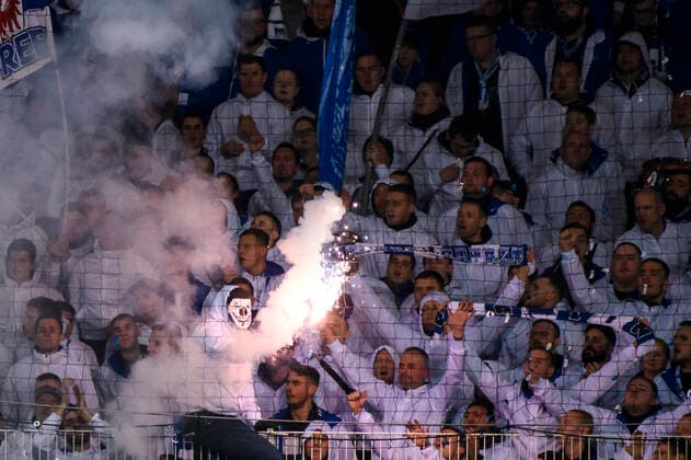 02.11.2019, xkvx, Fussball 1.Bundesliga, Union Berlin - Hertha BSC Berlin emspor, v.l. Hertha BSC Fans Pyro Pyrotechnik Feuer Rauch Qualm Maske Ultras (DFL DFB REGULATIONS PROHIBIT ANY USE OF PHOTOGRAPHS as IMAGE SEQUENCES and or QUASI-VIDEO) Berlin
