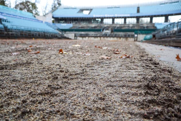 Center Court (Steffi-Graf-Stadion) ist fertiggestellt und mit Saatgut ausgestreut - jetzt ist die Natur an der Reihe, Umbau zum Rasenplatz, KW 45, Steffi Graf Stadion, LTTC Rot-Weiß , Berlin, 5.11.2019,