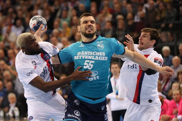 SG Flensburg-Handewitt vs Paris Saint-German HB, Handball, EHF Champions League Gruppenphase, 06.11.19; Flensburg Michel Jurecki (SG Flensburg-Handewitt, 55) gegen Luc Abalo (Paris Saint Germain HB, 19) und Viran Morros De Argila (Paris Saint Germain HB, 23) Copyright: xBEAUTIFULxSPORTS MarioxM.xKobergx
