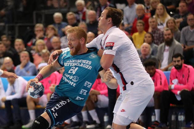 SG Flensburg-Handewitt vs Paris Saint-German HB, Handball, EHF Champions League Gruppenphase, 06.11.19; Flensburg Jim Gottfridsson (SG Flensburg-Handewitt, 24) gegen Sander Sagosen (Paris Saint Germain HB, 10) Copyright: xBEAUTIFULxSPORTS MarioxM.xKobergx