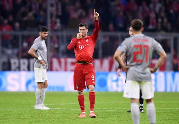 FUSSBALL CHAMPIONS LEAGUE SAISON 2019 2020 Vorrunde Gruppe B FC Bayern Muenchen - Olympiakos Piraeus 06.11.2019 JUBEL FC Bayern Muenchen; Torschuetze zum 1-0 Robert Lewandowski mit Babyjubel