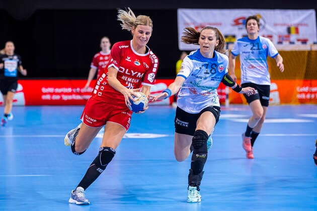 Ludwigsburg, Deutschland 06. November 2019: HBF - 19 20 - SG BBM Bietigheim vs. Thueringer HC v.li. Angela Malestein (Bietigheim), Iveta Koresova (Thueringer HC) Ludwigsburg MHP Arena Baden-Württemberg Deutschland