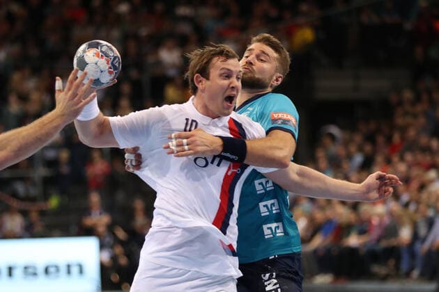 SG Flensburg-Handewitt vs Paris Saint-German HB, Handball, EHF Champions League Gruppenphase, 06.11.19; Flensburg Sander Sagosen (Paris Saint Germain HB, 10) gegen Jacob Heinl (SG Flensburg-Handewitt, 21) Copyright: xBEAUTIFULxSPORTS MarioxM.xKobergx