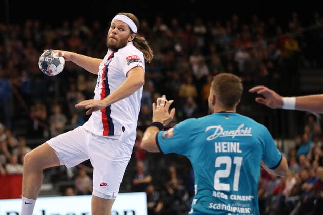 SG Flensburg-Handewitt vs Paris Saint-German HB, Handball, EHF Champions League Gruppenphase, 06.11.19; Flensburg Mikkel Hansen (Paris Saint Germain HB, 24) gegen Jacob Heinl (SG Flensburg-Handewitt, 21) Copyright: xBEAUTIFULxSPORTS MarioxM.xKobergx