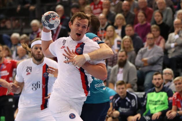 SG Flensburg-Handewitt vs Paris Saint-German HB, Handball, EHF Champions League Gruppenphase, 06.11.19; Flensburg Sander Sagosen (Paris Saint Germain HB, 10) gegen Holger Glandorf (SG Flensburg-Handewitt, 09) Copyright: xBEAUTIFULxSPORTS MarioxM.xKobergx