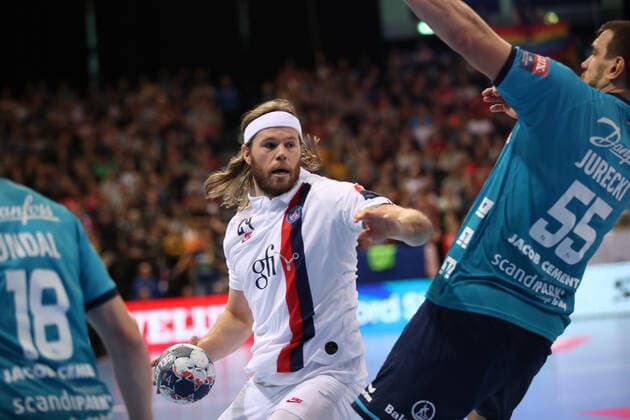 SG Flensburg-Handewitt vs Paris Saint-German HB, Handball, EHF Champions League Gruppenphase, 06.11.19; Flensburg Mikkel Hansen (Paris Saint Germain HB, 24) gegen Michel Jurecki (SG Flensburg-Handewitt, 55) Copyright: xBEAUTIFULxSPORTS MarioxM.xKobergx