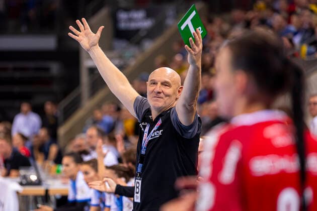 Ludwigsburg, Deutschland 06. November 2019: HBF - 19 20 - SG BBM Bietigheim vs. Thueringer HC Trainer Herbert Mueller (Thueringer HC) Ludwigsburg MHP Arena Baden-Württemberg Deutschland