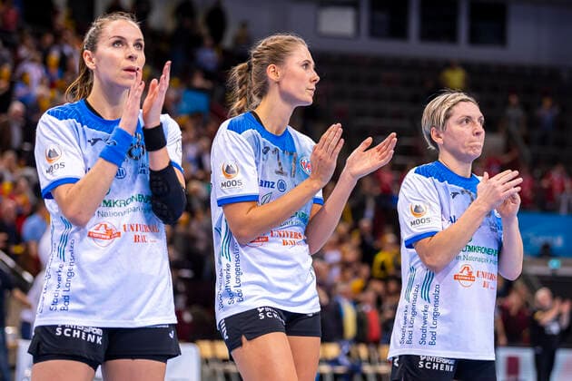 Ludwigsburg, Deutschland 06. November 2019: HBF - 19 20 - SG BBM Bietigheim vs. Thueringer HC v.li. Iveta Koresova (Thueringer HC), Alicia Stolle (Thueringer HC), Lydia Jakubisova (Thueringer HC) unzufrieden enttäuscht enttaeuscht niedergeschlagen frustriert, Ludwigsburg MHP Arena Baden-Württemberg Deutschland