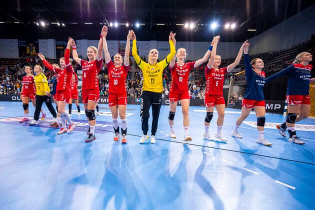 Ludwigsburg, Deutschland 06. November 2019: HBF - 19 20 - SG BBM Bietigheim vs. Thueringer HC die Mannschaft von Bietigheim, Schlussjubel Schlußjubel Emotion Freude Ludwigsburg MHP Arena Baden-Württemberg Deutschland