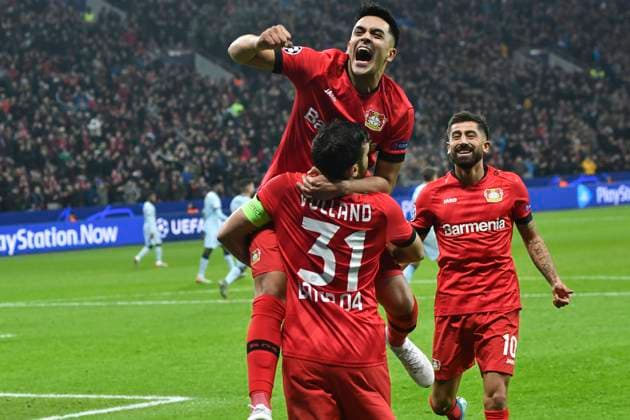 Bilder des Jahres 2019, Sport 11 November Sport Themen der Woche KW45 Sport Bilder des Tages Fußball, CL, Bayer Leverkusen - Atletico Madrid GER, CL, Bayer 04 Leverkusen vs Atletico Madrid 06.11.2019, BayArena, Leverkusen, GER, CL, Bayer 04 Leverkusen vs Atletico Madrid, UEFA regulations prohibit any use of photographs as image sequences and or quasi-video im Bild Kevin Volland ( 31, Bayer 04 Leverkusen) jubelt nach seinem Tor zum 2:0 mit Nadim Amiri ( 11, Bayer 04 Leverkusen) Kerem Demirbay ( 10, Bayer 04 Leverkusen) *** GER, CL, Bayer 04 Leverkusen vs. Atletico Madrid 06 11 2019, BayArena, Leverkusen, GER, CL, Bayer 04 Leverkusen vs. Atletico Madrid, UEFA regulations prohibit any use of photographs as image sequences and or quasi video in picture Kevin Volland 31, Bayer 04 Leverkusen cheers after his goal to 2 0 with Nadim Amiri 11, Bayer 04 Leverkusen Kerem Demirbay 10, Bayer 04 Leverkusen nordphoto Mauelshagen nph00321