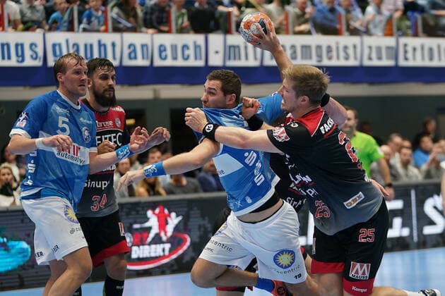 GER, 1. HBL. Herren, Bergischer HC vs. HC Erlangen 07.11.2019, Klingenhalle, Solingen, GER, 1. HBL. Herren, Bergischer HC vs. HC Erlangen, im Bild picture shows: Tomas Babak (BHC 19), mit einem Torwurf
