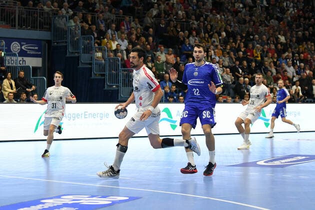 Marijan Basic ( 10 TuS Ferndorf), entwisc Fynn Herzig ( 22 VfL Gummersbach)VfL Gummersbach - TuS Ferndorf, Maenner, 2. Liga, Liqui Moly Handball Bundesliga, 11. Spieltag, 07.11.2019, - VfL Gummersbach - TuS Ferndorf, Handball, Liqui Moly 2. Handball Bundesliga, Maenner, Spielzeit 2019 20 Gummersbach Copyright: xAugstx xEibner-Pressefotox EP_jat