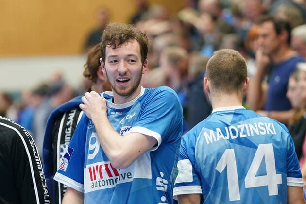 GER, 1. HBL. Herren, Bergischer HC vs. HC Erlangen 07.11.2019, Klingenhalle, Solingen, GER, 1. HBL. Herren, Bergischer HC vs. HC Erlangen, im Bild picture shows: der Schuetze des Siegtores in letzter Sekunde Alexander Weck (BHC 9),