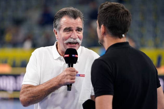 Heiner Brand (TV-Experte für sky) im Interview mit Sky, TV, Fernsehen, vor dem Spiel, 07.11.2019, Mannheim (Deutschland), Handball, Bundesliga, Rhein-Neckar Löwen - THW Kiel