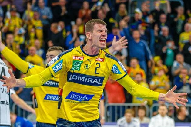 Ein jubelnder Rhein Neckar Loewe Andy Schmid (Nr.2) - beim Bundesligaspiel der Rhein Neckar Löwen gegen den THW Kiel am 07.11.2019. Mannheim. 07.11.19 Handball 12. Spieltag , Mannheim Baden Wuerttemberg Deutschland SAP Arena