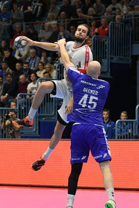 Patrick Weber ( 42 TuS Ferndorf), gegen Alexander Becker ( 45 VfL Gummersbach)VfL Gummersbach - TuS Ferndorf, Maenner, 2. Liga, Liqui Moly Handball Bundesliga, 11. Spieltag, 07.11.2019, - VfL Gummersbach - TuS Ferndorf, Handball, Liqui Moly 2. Handball Bundesliga, Maenner, Spielzeit 2019 20 Gummersbach Copyright: xAugstx xEibner-Pressefotox EP_jat