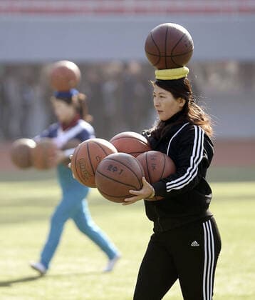 Bilder des Jahres 2019, Sport 11 November Sport Themen der Woche KW45 Sport Bilder des Tages Pyongyang sporting festival A sporting festival is held at Kim Il Sung Stadium in Pyongyang for people in the entertainment industry on Nov. 8, 2019. 