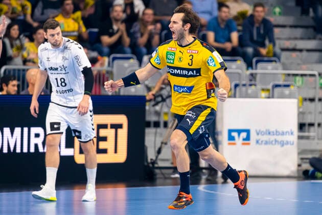 Mannheim, Deutschland 07. November 2019: HBL- 19 20 - Rhein Neckar Löwen vs. THW Kiel v.li. Niclas Ekberg (THW Kiel), Uwe Gensheimer (Loewen) Jubel Freude Emotion Mannheim SAP Arena Baden-Württemberg Deutschland
