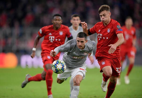 06.11.2019, Fussball UEFA Champions League 2019 2020, Gruppenphase, 4.Spieltag, FC Bayern München - Olympiakos Piräus, in der Allianz-Arena München, v.li: Daniel Podence (Olympiakos Piräus) gegen Joshua Kimmich (FC Bayern München).
