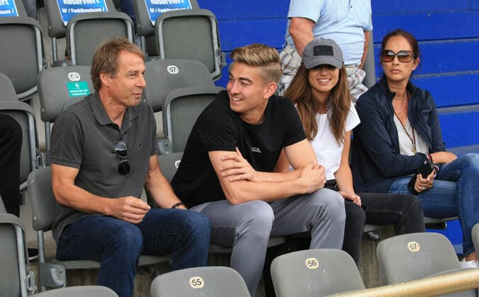 GER, 1.FBL, Hertha BSC VS. Hallenser FC 15.08.2018, Amateurstadion, Berlin, GER, 1.FBL, Hertha BSC VS. Hallenser FC, im Bild Familie Klinsmann, Jonathan Klinsmann (Hertha BSC Berlin 33), Juergen, Tochter Laila, Ehefrau Debbie Chin *** GER, 1 FBL, Hertha BSC VS Hallenser FC 15 08 2018, Amateurstadion, Berlin, GER, 1 FBL, Hertha BSC VS Hallenser FC, in picture Family Klinsmann, Jonathan Klinsmann Hertha BSC Berlin 33 , Juergen, daughter Laila, wife Debbie Chin nordphotox xEngler nph00076