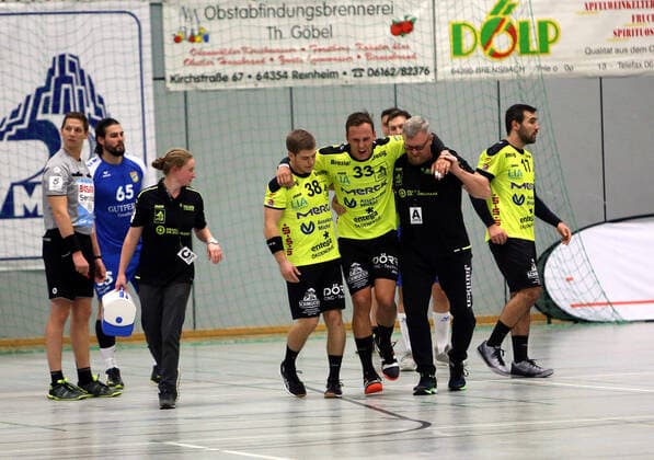 lsp - Dritte Handball-Bundesliga - HSG Beberau-Modau vs TV Großsachsen - Saison - 2019-2020 - 08.11.2019 - Grossbieberau v. l. Jonas Ahrensmeier HSG Falken musste nach 38 Sekunden schon schwer verletzt vom Spielfeld Aktion, Zweikampf - *** lsp Third Handball Bundesliga HSG Beberau Modau vs TV Großsachsen Season 2019 2020 08 11 2019 Grossbieberau vs Jonas Ahrensmeier HSG Falken had to be seriously injured after 38 seconds from the pitch Action, duel ba