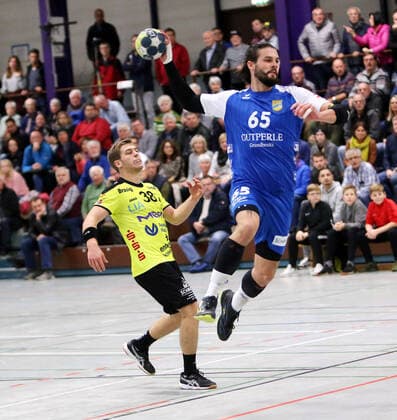 lsp - Dritte Handball-Bundesliga - HSG Beberau-Modau vs TV Großsachsen - Saison - 2019-2020 - 08.11.2019 - Grossbieberau v. l. Simon Brandt HSG Falken, Philipp Ulrich Großsachsen Aktion, Zweikampf - *** lsp Third Handball Bundesliga HSG Beberau Modau vs TV Großsachsen Season 2019 2020 08 11 2019 Grossbieberau vs Simon Brandt HSG Falken, Philipp Ulrich Großsachsen Action, duel ba