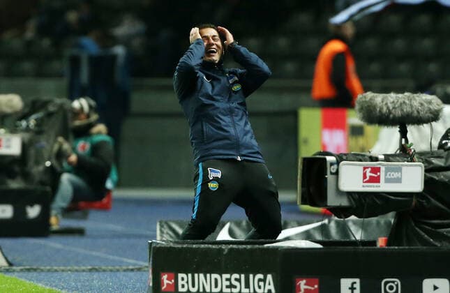 Trainer Ante Covic fassungslos enttäuscht Enttäuschung Fußball Fussball DFL Bundesliga Herren Saison 2019 2020 09.11.2019 Hertha BSC Berlin vs. RasenBallsport RB Leipzig RBL DFL regulations prohibit any use of photographs as image sequences and or quasi-video.
