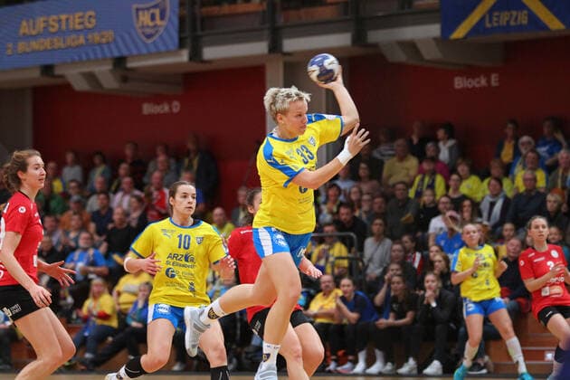 Handball, 2. HBF, HC Leipzig vs. HSG Freiburg, 09.11.19 Handball, 2. Bundesliga Frauen, HBF, Saison 2019 2020, 8. Spieltag: HC Leipzig vs. HSG Freiburg am 09.11.19 in der Sporthalle Bruederstrasse Leipzig. Im Bild: Christin CONRAD (33, HC Leipzig) wirft Copyright: xBEAUTIFULxSPORTS JanxKaeferx