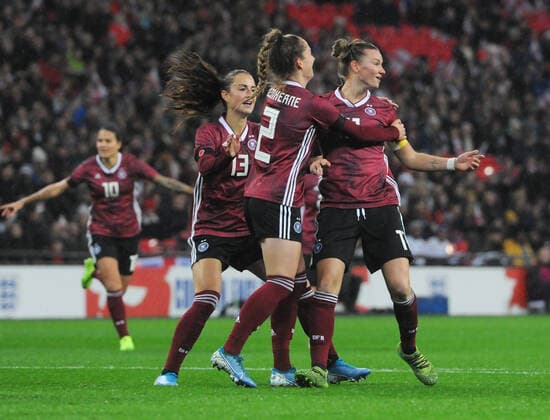 Football - 2019 2020 Women™s International Friendly, Länderspiel, Nationalmannschaft - England vs. Germany Alexandra Popp of Germany celebrates scoring the opening goal, at Wembley Stadium. COLORSPORT ANDREW COWIE 