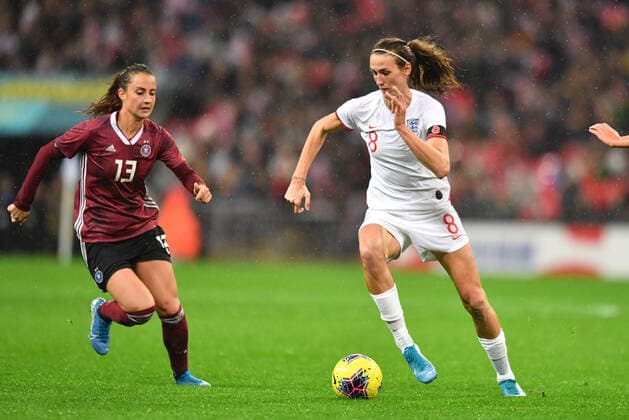 Jill Scott (England , Lionesses) (8) mit Ball im Mittelfeld, 09.11.2019, London (England), Fussball, Freundschaftsspiel - England - Deutschland