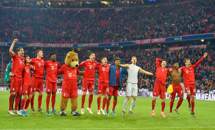 Bilder des Jahres 2019, Sport 11 November Sport Themen der Woche KW45 09.11.2019, Fussball 1. Bundesliga 2019 2020, 11.Spieltag, FC Bayern München - Borussia Dortmund, in der Allianz-Arena München. v.l. Javi Martinez (FC Bayern München), Philippe Coutinho (Bayern München), Benjamin Pavard (Bayern München), Alphonso Davies (FC Bayern München), Berni, Leon Goretzka (FC Bayern München), Joshua Kimmich (FC Bayern München), Kingsley Coman (Bayern München), Torwart Manuel Neuer (FC Bayern München), Robert Lewandowski (FC Bayern München), David Alaba (FC Bayern München) und Thomas Müller (FC Bayern München) jubeln riesig. ***DFL and DFB regulations prohibit any use of photographs as image sequences and or quasi-video.*** *** 09 11 2019, Football 1 Bundesliga 2019 2020, 11 Matchday, FC Bayern Munich Borussia Dortmund, in the Allianz Arena Munich v l Javi Martinez FC Bayern Munich , Philippe Coutinho Bayern Munich , Benjamin Pavard Bayern Munich , Alphonso Davies FC Bayern Munich , Berni, Leon Goretzka FC Bayern Munich , Joshua Kimmich FC Bayern Munich , Kingsley Coman Bayern Munich , Goalkeeper Manuel Neuer FC Bayern Munich , Robert Lewandowski FC Bayern Munich , David Alaba FC Bayern Munich and Thomas Müller FC Bayern Munich cheer hugely DFL and DFB regulations prohibit any use of photographs as image sequences and or quasi video