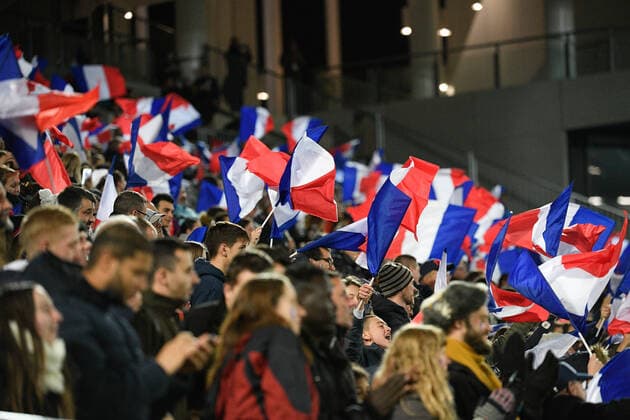 Fußball, Damen, EM-Quali, Frankreich - Serbien ILLUSTRATION - SUPPORTERS - DRAPEAUX FOOTBALL FEMININ : France vs Serbie - Qualifications EURO 2021 - 09 11 2019 FEP Panoramic 