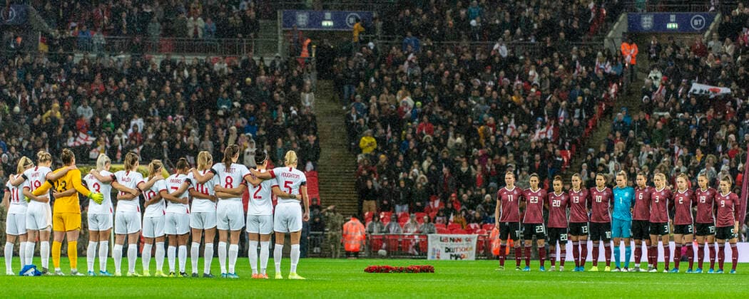 England x Germany LONDRES, LO - 09.11.2019: ENGLAND X GERMANY - England and Germany teams respect a minute silence for Armistice Day (current date is Nov 11th) before the International Friendly, Länderspiel, Nationalmannschaft women between England and Germany at Wembley Stadium in London, England. Germany finally won the game 2-1 with the winner coming in the 90th minute. (Photo: Richard Callis Fotoarena) x1828228x  RichardxCallis