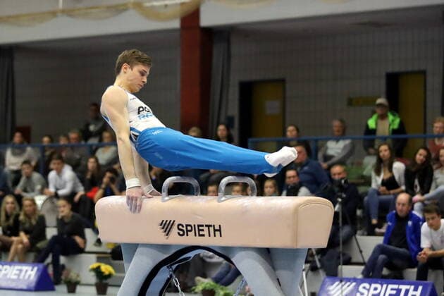 Ivan Tittschick (KTV Straubenhardt) am Pauschenpferd 6. Wettkampftag der DTL 1. Bundesliga SC Cottbus - KTV Straubenhardt 35-23 in Forst Lausitz *** Ivan Tittschick KTV Straubenhardt on pommel horse 6 day of competition of the DTL 1 Bundesliga SC Cottbus KTV Straubenhardt 35 23 in Forst Lausitz