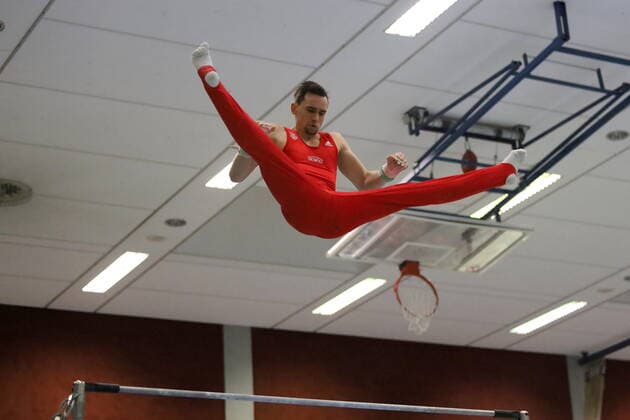Christopher Jursch (SC Cottbus) am Reck 6. Wettkampftag der DTL 1. Bundesliga SC Cottbus - KTV Straubenhardt 35-23 in Forst Lausitz *** Christopher Jursch SC Cottbus on high bar 6 day of competition of the DTL 1 Bundesliga SC Cottbus KTV Straubenhardt 35 23 in Forst Lausitz