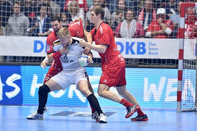 Maciej Gebala (SC DHfK Leipzig) (am Ball), Felix Danner (MT Melsungen) (L) und Finn Lemke (MT Melsungen) , GER, MT Melsungen - SC DHfK Leipzig, Handball, 1. Bundesliga Maenner, 09.11.2019, GER, MT Melsungen - SC DHfK Leipzig, Handball, 1. Liga Maenner, 09.11.2019 Kassel Copyright: xSippel xEibner-Pressefotox EP_rsl