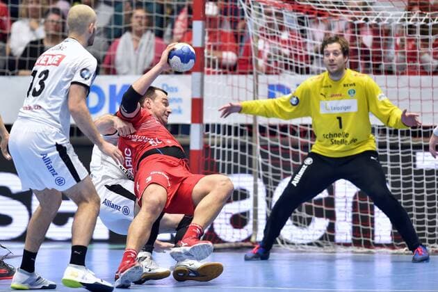 Marino Maric (MT Melsungen) (am Ball), Jens Vortmann (Torwart SC DHfK Leipzig) (R), Maximilian Janke (SC DHfK Leipzig) (L) , GER, MT Melsungen - SC DHfK Leipzig, Handball, 1. Bundesliga Maenner, 09.11.2019, GER, MT Melsungen - SC DHfK Leipzig, Handball, 1. Liga Maenner, 09.11.2019 Kassel Copyright: xSippel xEibner-Pressefotox EP_rsl