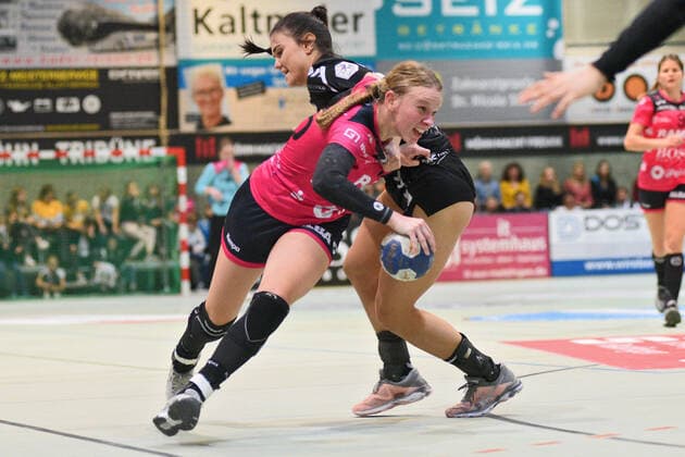 Tamara Haggerty (TusSies Metzingen 55) gegen Maxime Struijs (HSG Bad Wildungen Vipers 20) TusSies Metzingen, Handball, HBF, Ligaspiel, 09.11.2019, Foto:TBaur Eibner TusSies Metzingen vs. HSG Bad Wildungen Vipers Metzingen Copyright: xBaur xEibner-Pressefotox EP_Toba