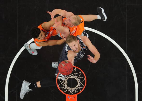 Bilder des Jahres 2019, Sport 11 November Sport Themen der Woche KW45 Sport Bilder des Tages v.l. Killian Hayes (Ulm), Lucas Fischer (Würzburg), Seth Hinrichs (Ulm) ratiopharm Ulm vs. s. Oliver Würzburg, Basketball, easyCredit BBL Bundesliga, 7. Spieltag, 09.11.2019 ratiopharm Ulm vs. s. Oliver Würzburg, easyCredit BBL Bundesliga, 7. Spieltag, 09.11.2019 Neu-Ulm *** v l Killian Hayes Ulm , Lucas Fischer Würzburg , Seth Hinrichs Ulm ratiopharm Ulm vs s Oliver Würzburg, Basketball, easyCredit BBL Bundesliga, 7 Matchday, 09 11 2019 ratiopharm Ulm vs s Oliver Würzburg, easyCredit BBL Bundesliga, 7 Matchday, 09 11 2019 New Ulm Copyright: xAchberger xEibner-Pressefotox EP_far