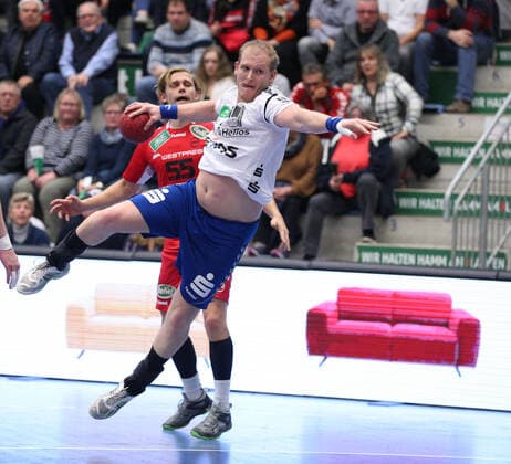 Bengt Bornhorn (EHV Aue 8) vorbei an Marten Franke (ASV Hamm-Westfalen 55)(hinten) GER, Handball, 2. Bundesliga, ASV Hamm-Westfalen gegen EHV Aue, 09.11.2019 Hamm Copyright: xStrohdiekx Eibner-Pressefotox EP_jsk