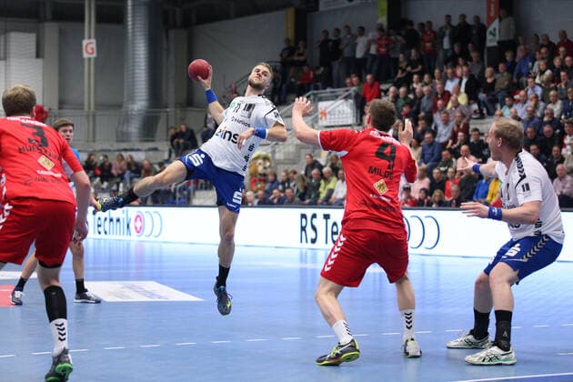 Benas Petreikis (EHV Aue 11) gegen Oliver Milde (ASV Hamm-Westfalen 4)(rechts) GER, Handball, 2. Bundesliga, ASV Hamm-Westfalen gegen EHV Aue, 09.11.2019 Hamm Copyright: xStrohdiekx Eibner-Pressefotox EP_jsk