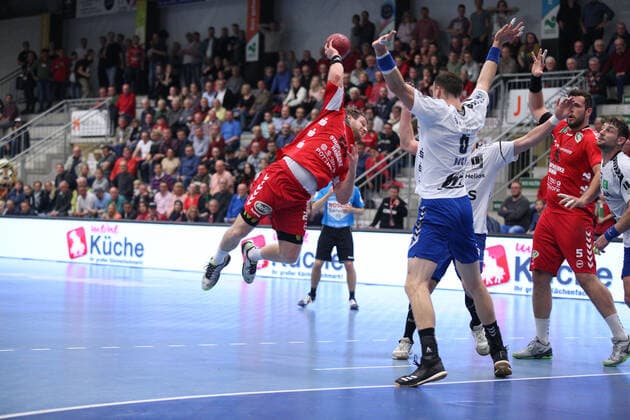 Merten Krings (ASV Hamm-Westfalen 24) gegen Kevin Roch (EHV Aue 6)(rechts) GER, Handball, 2. Bundesliga, ASV Hamm-Westfalen gegen EHV Aue, 09.11.2019 Hamm Copyright: xStrohdiekx Eibner-Pressefotox EP_jsk