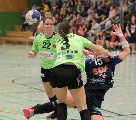 15 Szimonetta Toepelt-Gera (SG H2Ku Herrenberg) 3 Anna Ansorge (Fuechse Berlin) Handball 2. HBF SG H2Ku Herrenberg vs. Fuechse Berlin 201911-09 Handball 2. HBF SG H2Ku Herrenberg vs. Fuechse Berlin Herrenberg Copyright: xBaur xEibner-Pressefotox EP_Soba