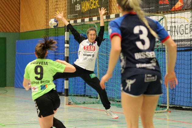 12 Laura Waldenmaier (SG H2Ku Herrenberg) Handball 2. HBF SG H2Ku Herrenberg vs. Fuechse Berlin 201911-09 Handball 2. HBF SG H2Ku Herrenberg vs. Fuechse Berlin Herrenberg Copyright: xBaur xEibner-Pressefotox EP_Soba