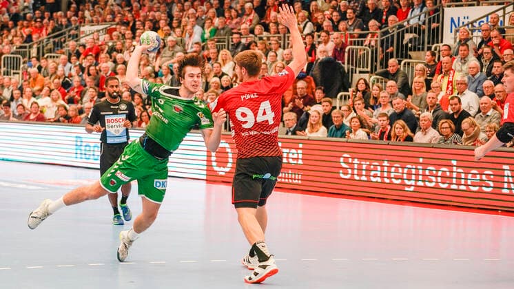 10.11.2019, Euregium, Nordhorn, GER, Handball 1. Bundesliga, Herren HSG Nordhorn-Lingen vs Füchse Berlin, Jacob Tandrup Holm (Füchse Berlin 6) vs Georg Pöhle (HSG Nordhorn-Lingen 94) DFL REGULATIONS PROHIBIT ANY USE OF PHOTOGRAPHS AS IMAGE SEQUENCES AND OR QUASI-VIDEO. Nordhorn Niedersachsen Germany Euregium