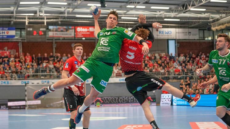 10.11.2019, Euregium, Nordhorn, GER, Handball 1. Bundesliga, Herren HSG Nordhorn-Lingen vs Füchse Berlin, Frederick Simak (Füchse Berlin 24) vs Lutz Heiny (HSG Nordhorn-Lingen 5) DFL REGULATIONS PROHIBIT ANY USE OF PHOTOGRAPHS AS IMAGE SEQUENCES AND OR QUASI-VIDEO. Nordhorn Niedersachsen Germany Euregium