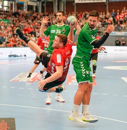 10.11.2019, Euregium, Nordhorn, GER, Handball 1. Bundesliga, Herren HSG Nordhorn-Lingen vs Füchse Berlin, Dominik Kalafut (HSG Nordhorn-Lingen 95) vs Fabian Wiede (Füchse Berlin 3) DFL REGULATIONS PROHIBIT ANY USE OF PHOTOGRAPHS AS IMAGE SEQUENCES AND OR QUASI-VIDEO. Nordhorn Niedersachsen Germany Euregium